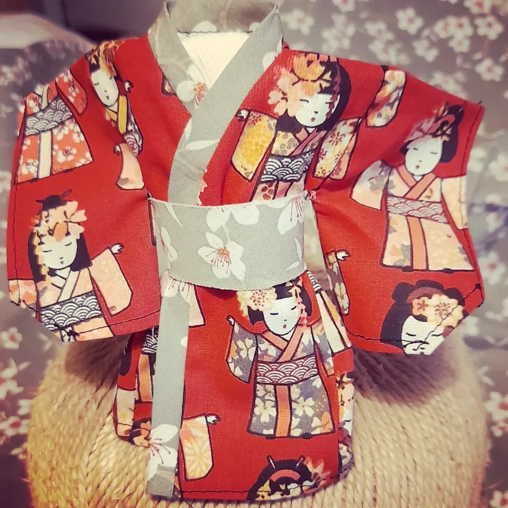 Kimono miniature rouge
